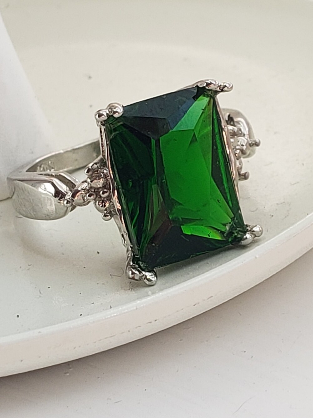 NEW Stamped Sterling Emerald Cut Rectangular Perfect Emerald Green Stone Sz 7.5.